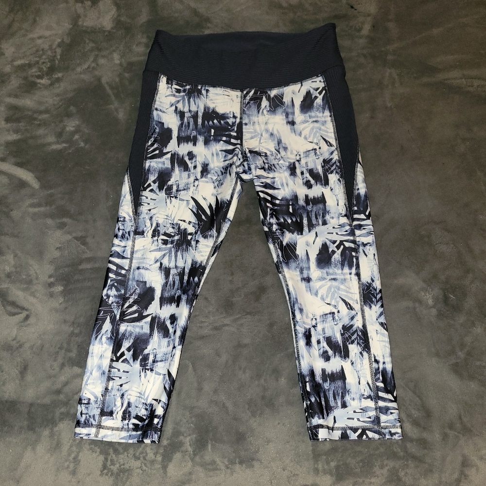 NWOT side pocket cropped leggings